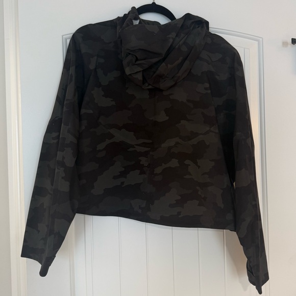 lululemon athletica Dark Green Camouflage Utility Jacket - Picture 6 of 9